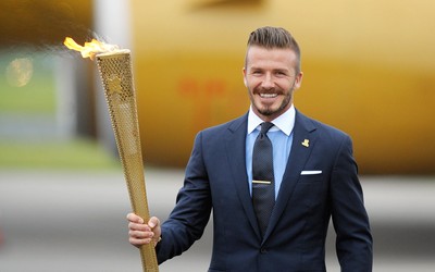 绿茵电竞动态-B费与索帅拥抱